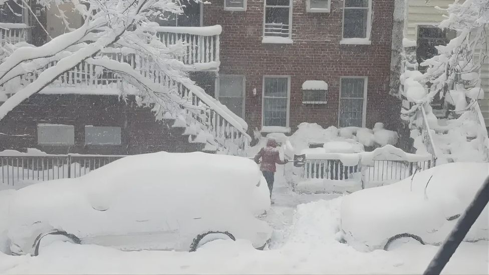 US Winter Storm Triggers New York Travel Ban and Thousands of Flight Cancellations